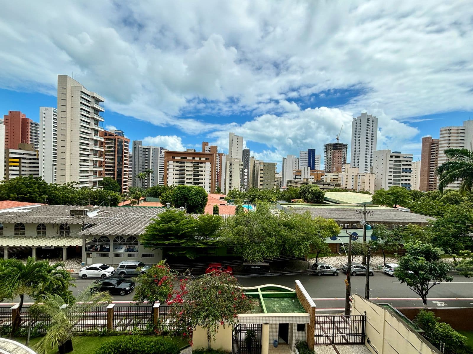 Apartamento amplo de 4 suítes no Edifício Glauco Lobo — foto 9