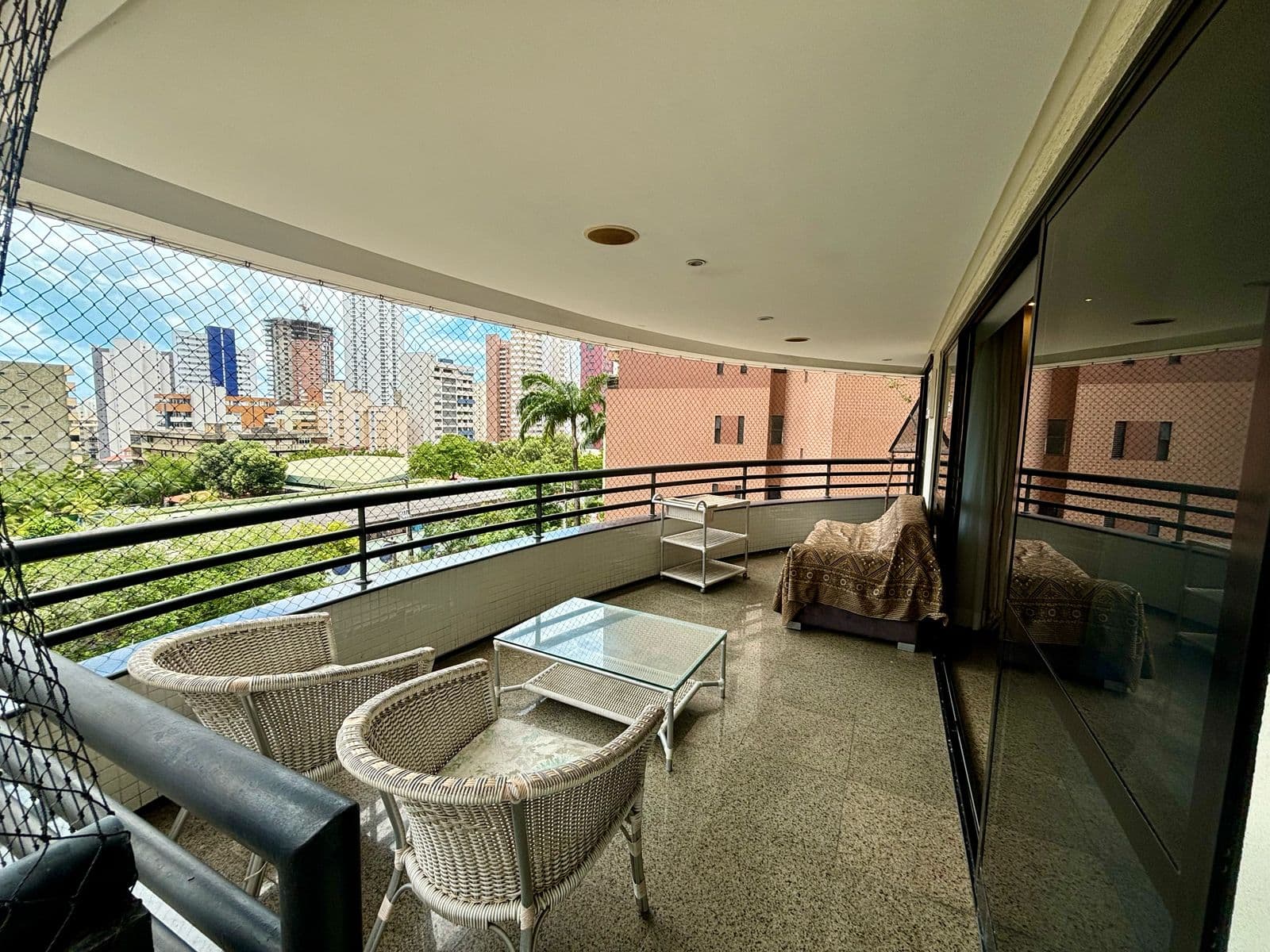 Apartamento amplo de 4 suítes no Edifício Glauco Lobo — foto 22